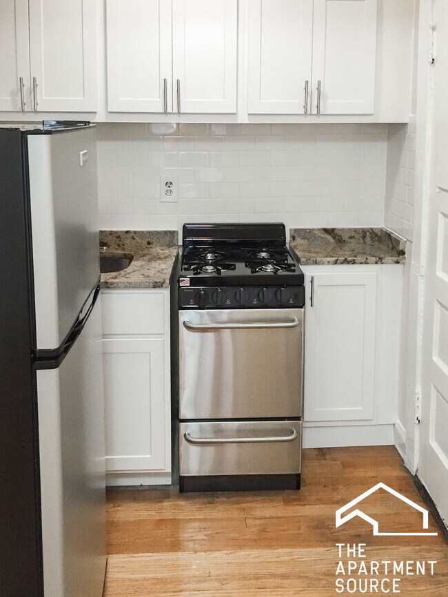 Building Photo - 514 W Cornelia Ave Unit 106