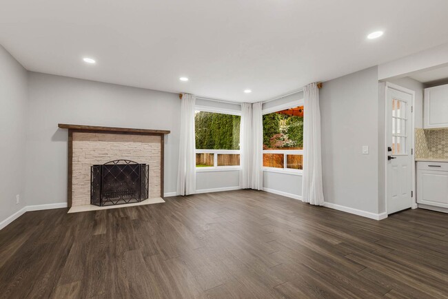 Photo - 923 N 100th St