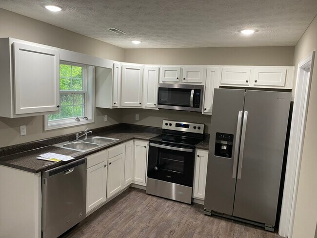 Photo - 414 W 3rd St