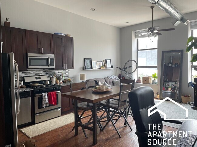 Building Photo - 711 N Milwaukee Ave Unit 2F Rental