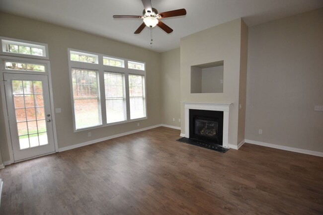 Photo - 304 Downing Creek Trl