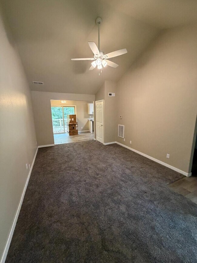 409 Hutton Ln