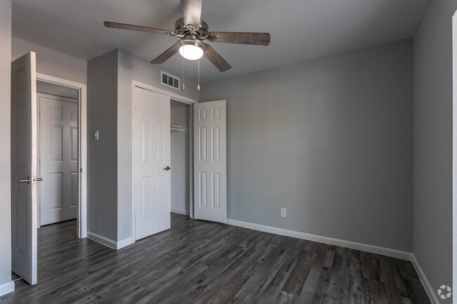 2BR, 1.5BA - 864SF - Bedroom