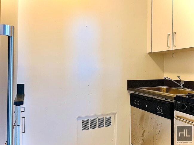 Photo - EAST 35 STREET Unit 15E