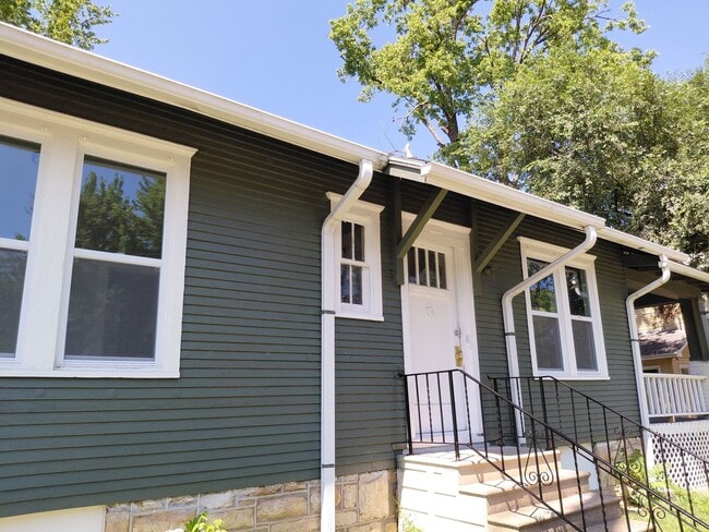 Building Photo - Fully Remodeled Home For Rent