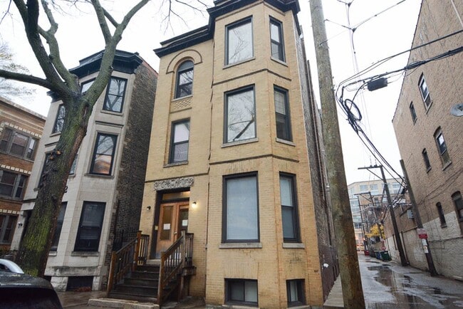Photo - 850 W Fletcher St Apartments Unit 1R