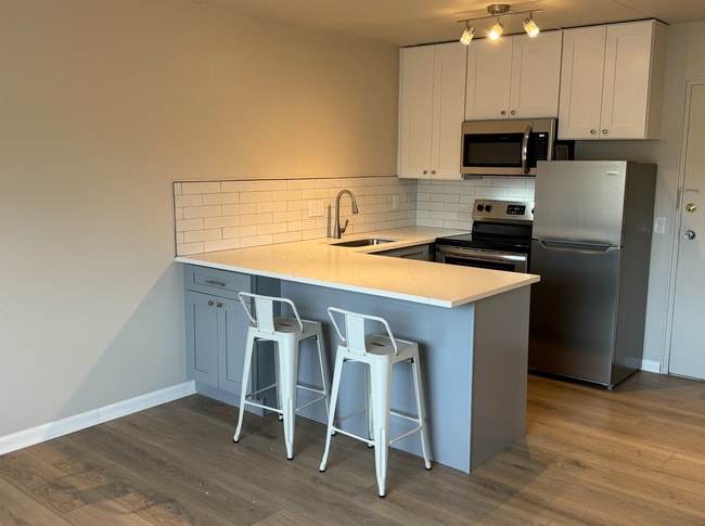 Building Photo - 542 W Doty St Unit 1