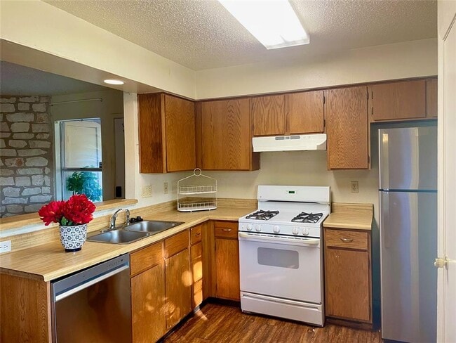 Photo - 402 Hedgewood Dr