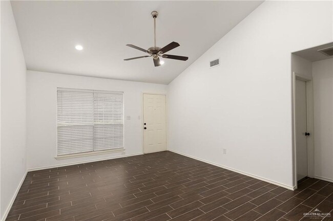 Photo - Centrally Located Apartment with Pool!!