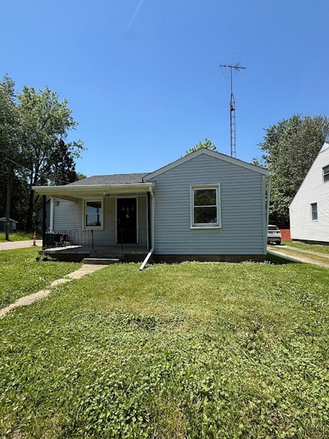 Building Photo - Two bedroom home with one car garage for rent - Canton NE