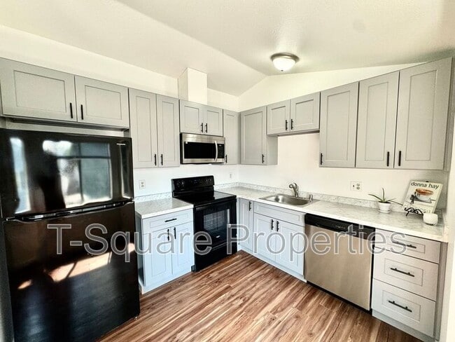 Building Photo - 2720 204th St SW Unit B