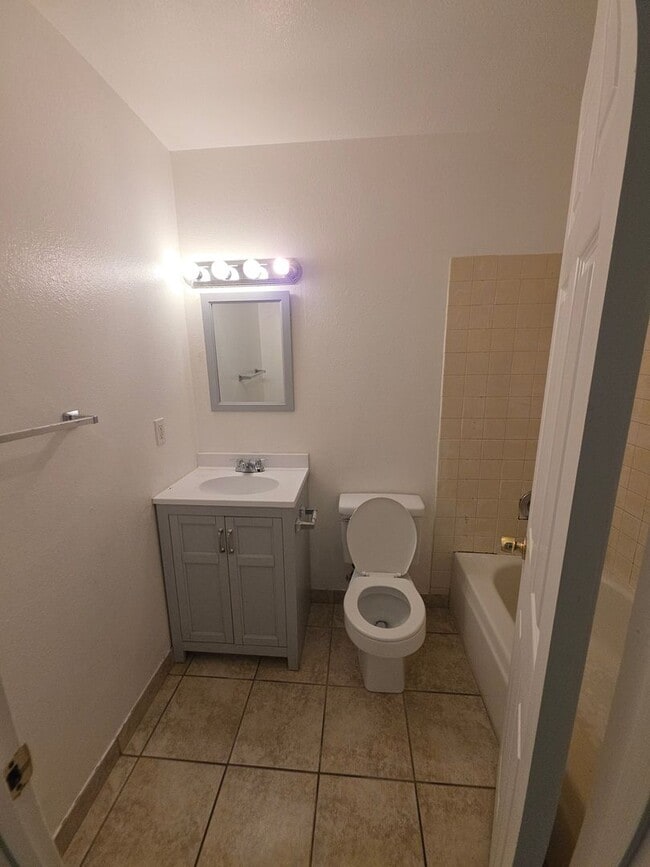 Photo - Charming 2BR/1BA Townhouse in Auburn - Available Now! Unidad 2