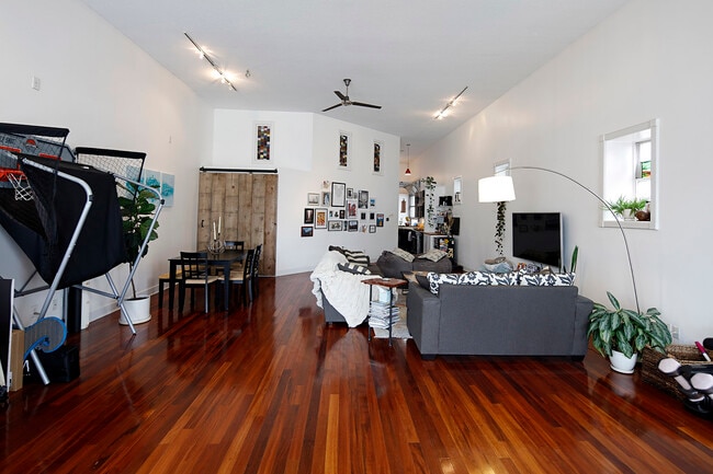 Photo - 1145 Summit St