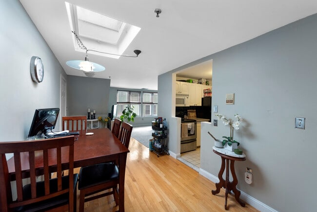 Photo - 122 Tudor St