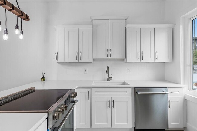 Photo - 12 18th St S