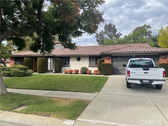 Photo - 303 E Dunbarton Pl