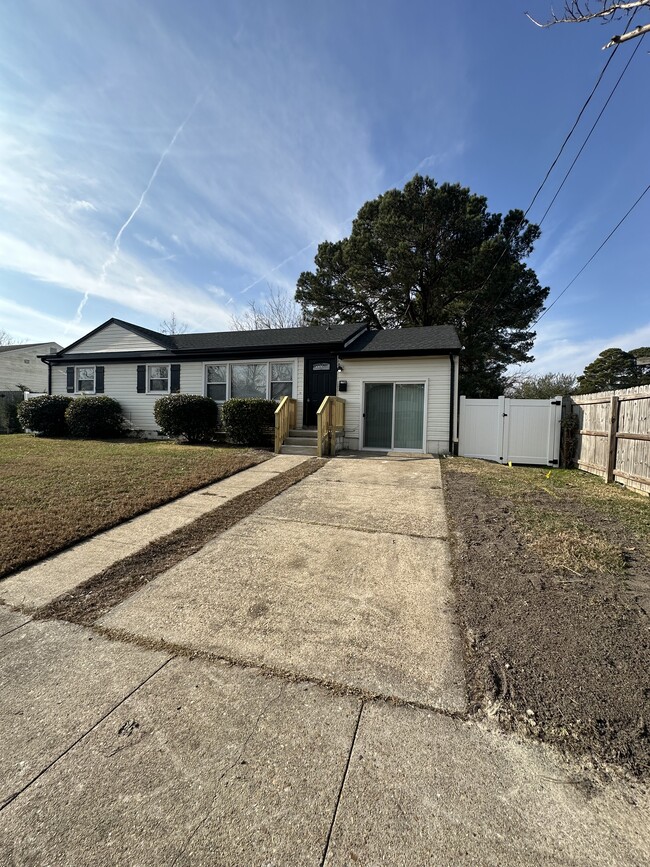 Cozy Single Family Ranch Stye Home - 2725 Alder St House