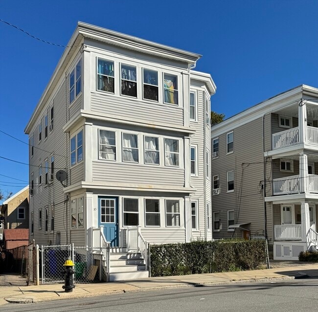 Building Photo - 10 Fawndale Rd Unit 1