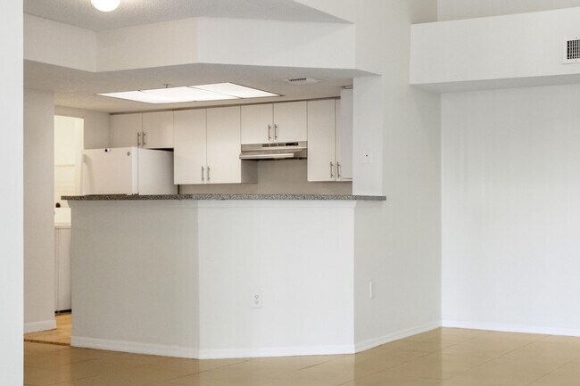 Photo - 5065 Wiles Rd Unidad 307