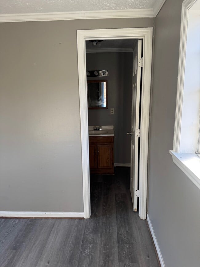 Photo - 4513 Saks Rd