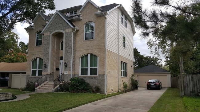 Photo - 5105 Maple St