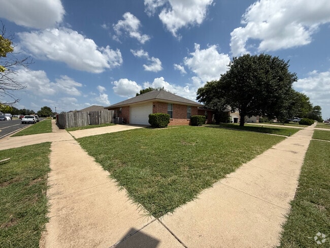 Building Photo - 4200 Lonesome Dove Dr Rental