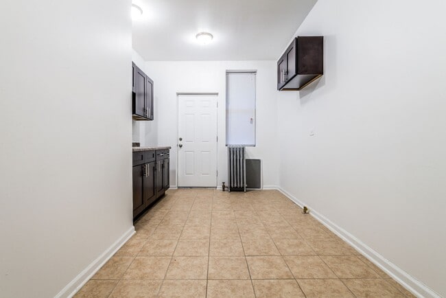 5125 W Madison