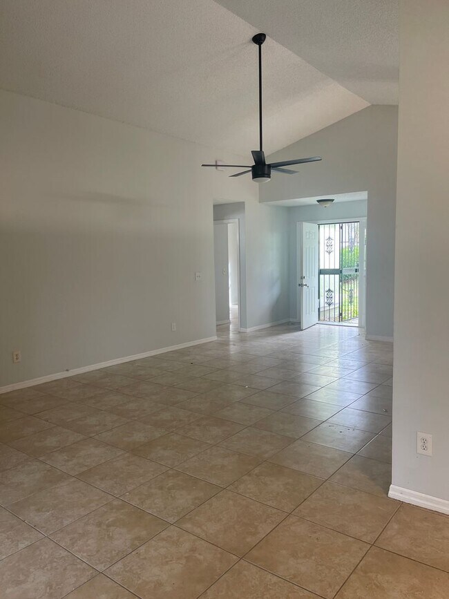 Photo - Orlando/Orlovista - For RENT 3 Bedroom, 2 Bathroom, 2 Car Garage