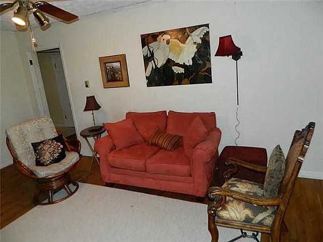 Room in Single Family Home on Veterans Memorial Hwy