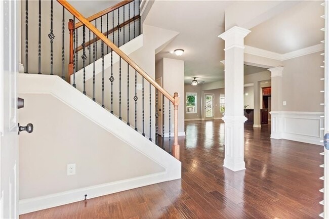 Photo - 5700 Crest Hill Dr NE