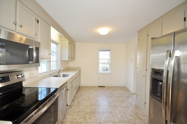 Photo - 15 Seaborn Pl Unit 15