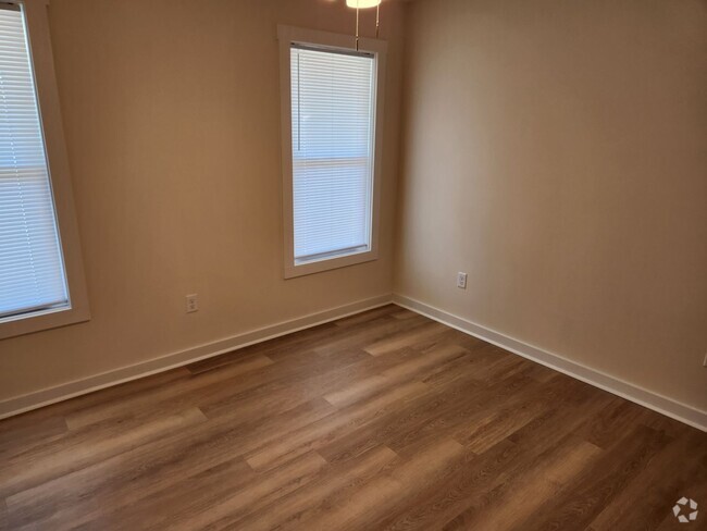 Building Photo - Blackstone 2 bed 1 bath New Duplex Rental