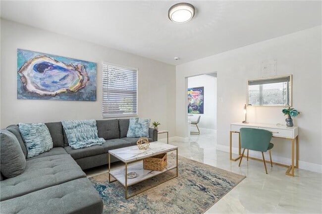 Building Photo - 337 SW 21st St Unit 1 Rental