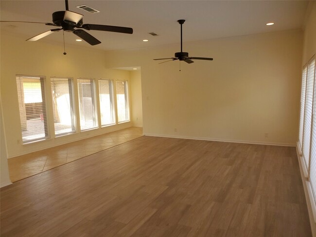 Photo - 15815 Crestbrook Dr
