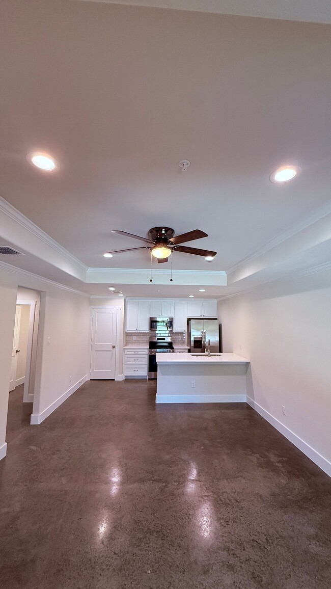 Building Photo - 241 Co Rd 2521 Unit #101 (2BR/2B)
