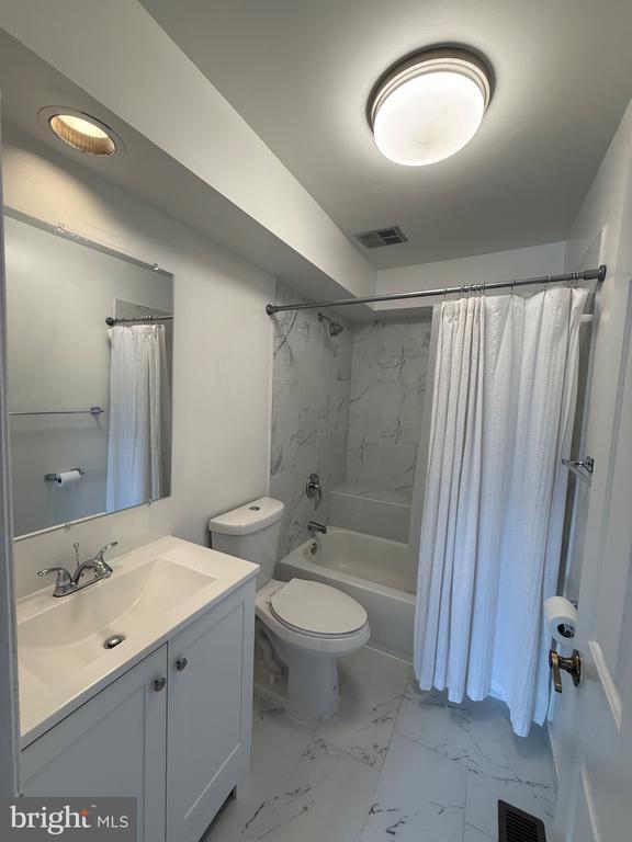 Photo - 52 Faraday Dr