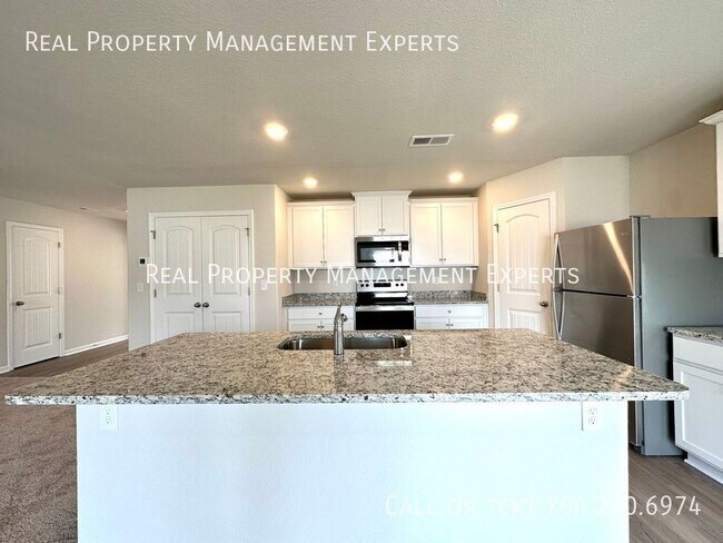 Photo - 512 Hawley St