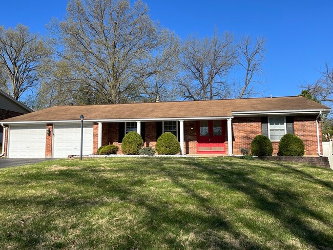 Photo - 235 Towercliffe Dr House