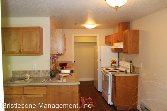 Photo - Water's Edge Apartments