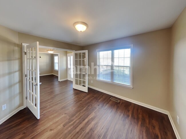 Photo - 1708 Shetland Ln