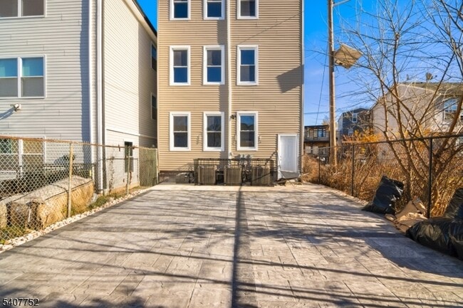 Photo - 579 S 12th St Unit 3