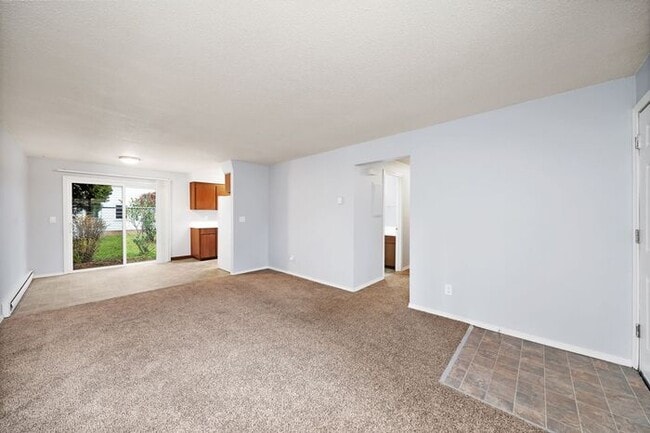 Photo - Recently upgraded 3 Bedroom! Washer/Dryer in unit!, Great Location! $500.00 Deposit OAC*!!