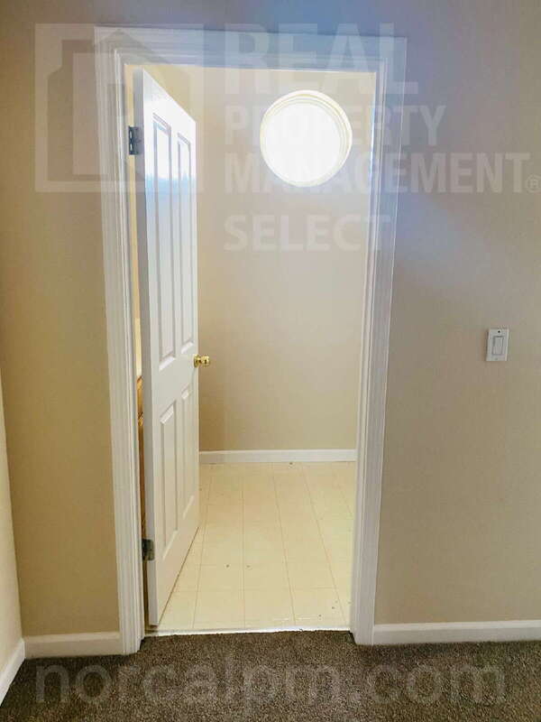 Photo - 116 Burgundy Ct