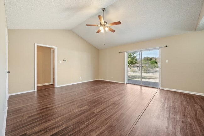 Photo - 3 Bedroom, 1.5 Bath Home with Spacious Layout and Large Yard