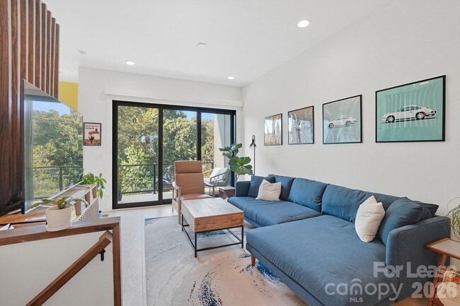 Photo - 1003 Zinc Ln