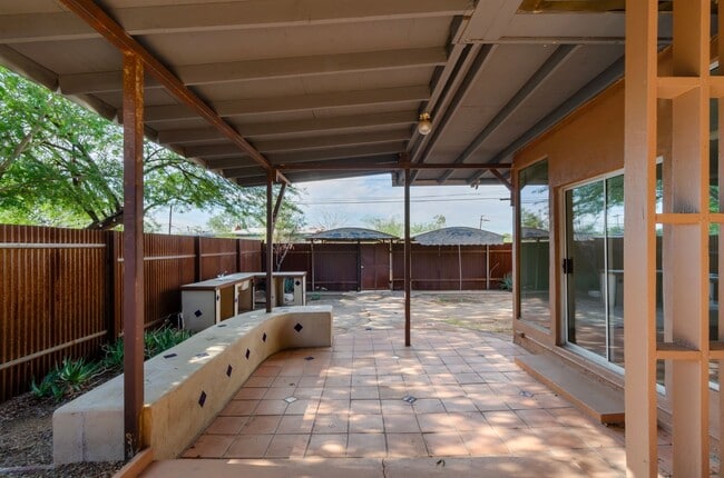 Photo - Private Home Steps away from U of A Campus!