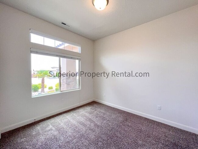 Photo - 4 bed, 2.5 bath home w/2 car garage