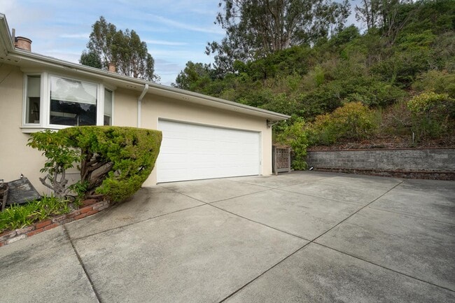 Building Photo - 2726 El Prado Rd Rental