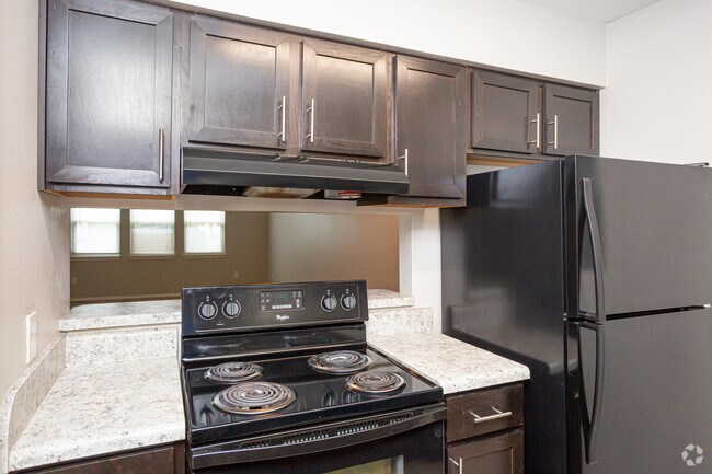 2 BR, 1 BA - 923 SF