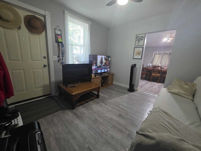 Photo - 555 Division St Unit 2